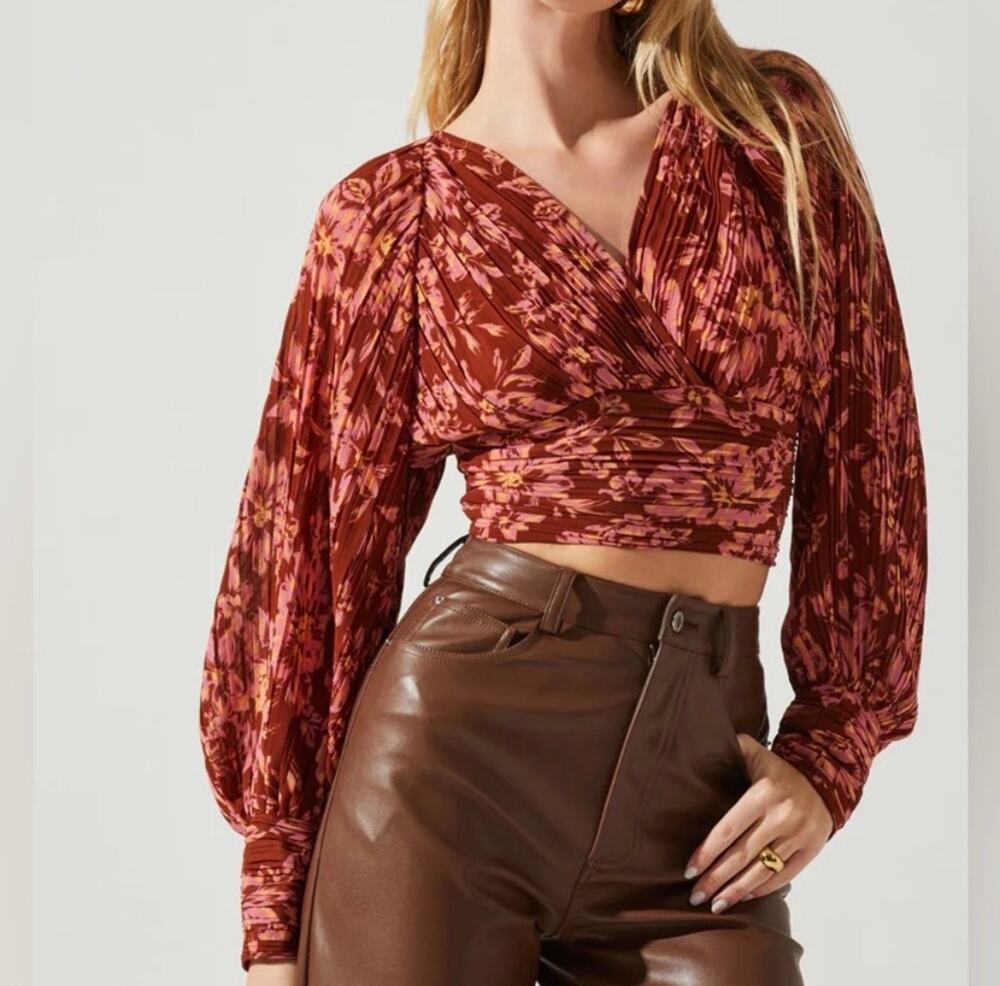 ASTR The Label Womens L Brown Pink Floral Pleated Plunge V-Neck Crop Blouse